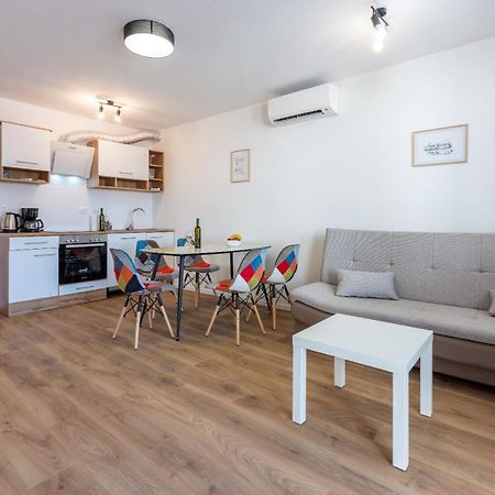 Luxury Apartments Lovorka 1 & 2**** Selce Esterno foto