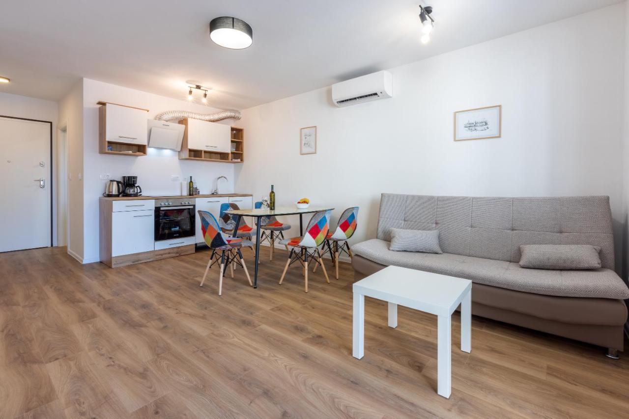 Luxury Apartments Lovorka 1 & 2**** Selce Esterno foto