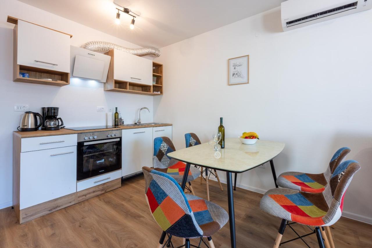 Luxury Apartments Lovorka 1 & 2**** Selce Esterno foto