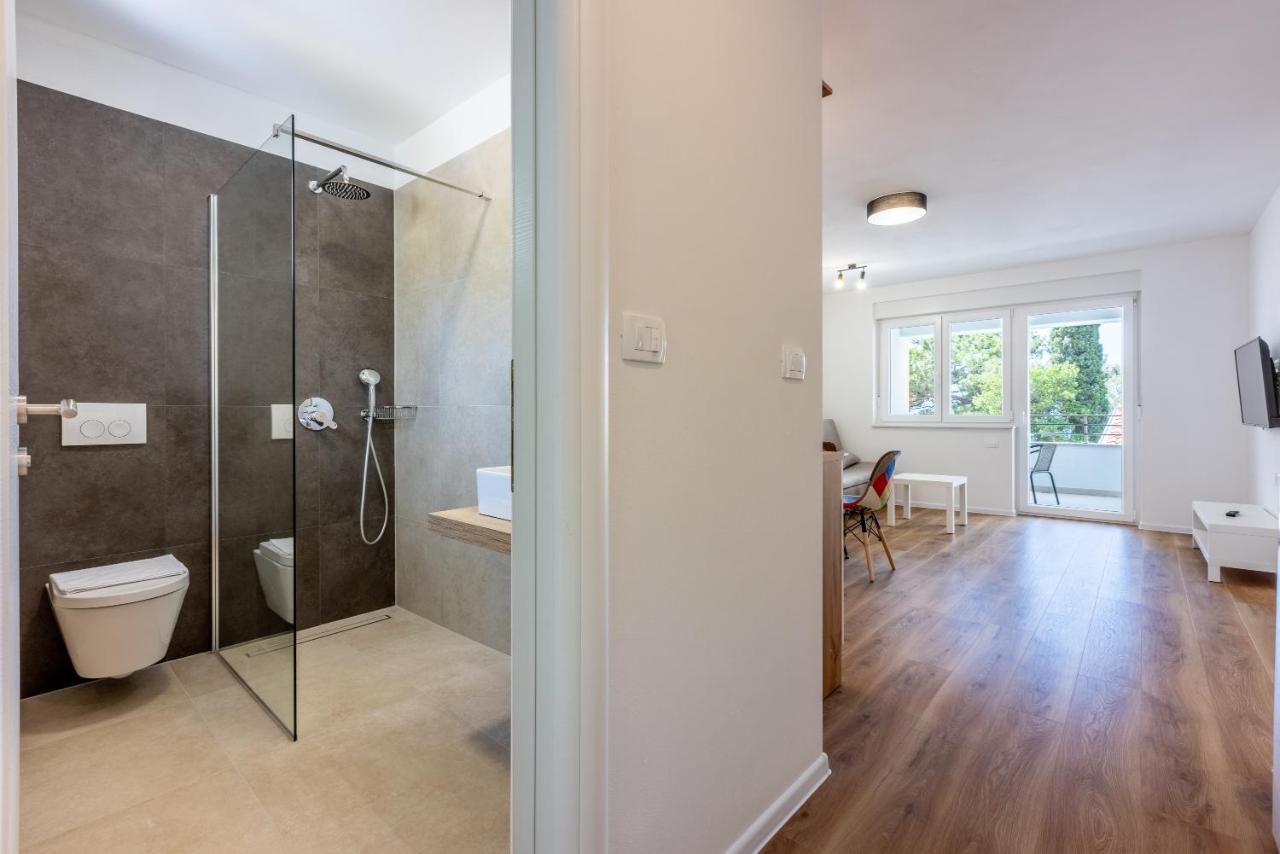 Luxury Apartments Lovorka 1 & 2**** Selce Esterno foto
