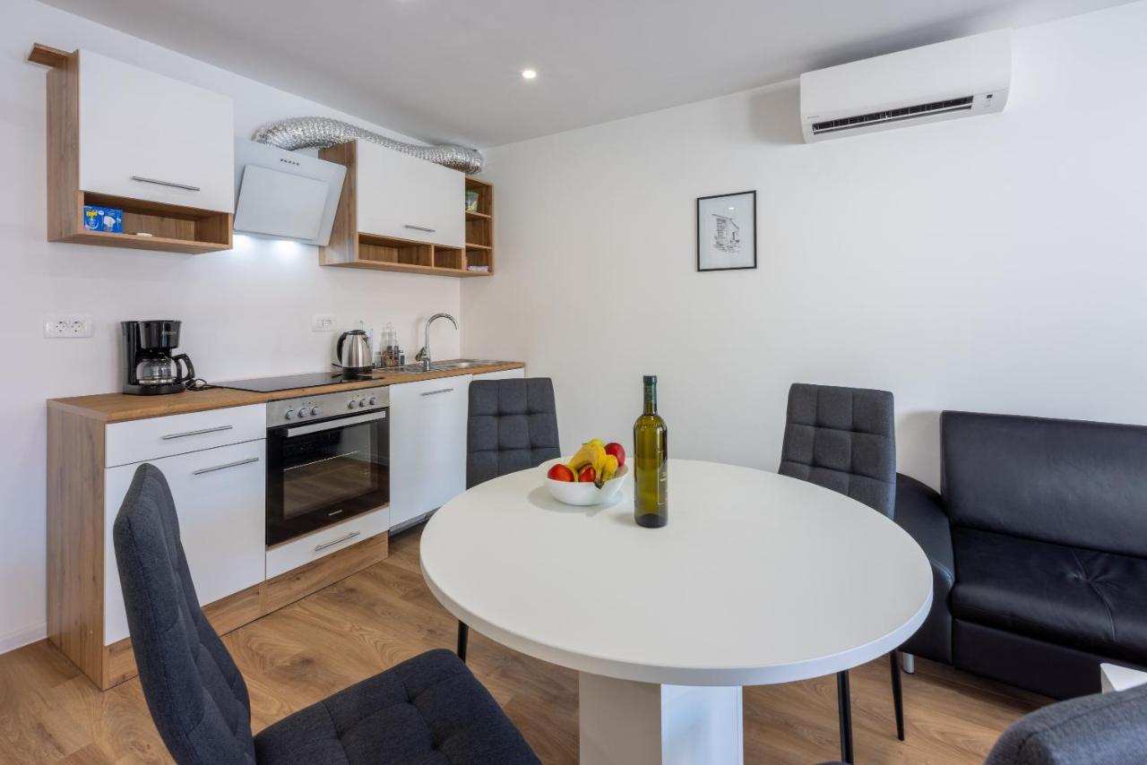 Luxury Apartments Lovorka 1 & 2**** Selce Esterno foto