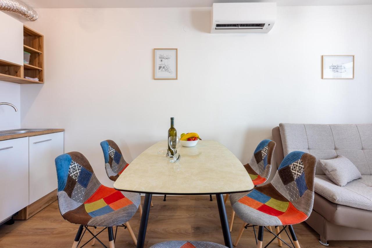 Luxury Apartments Lovorka 1 & 2**** Selce Esterno foto