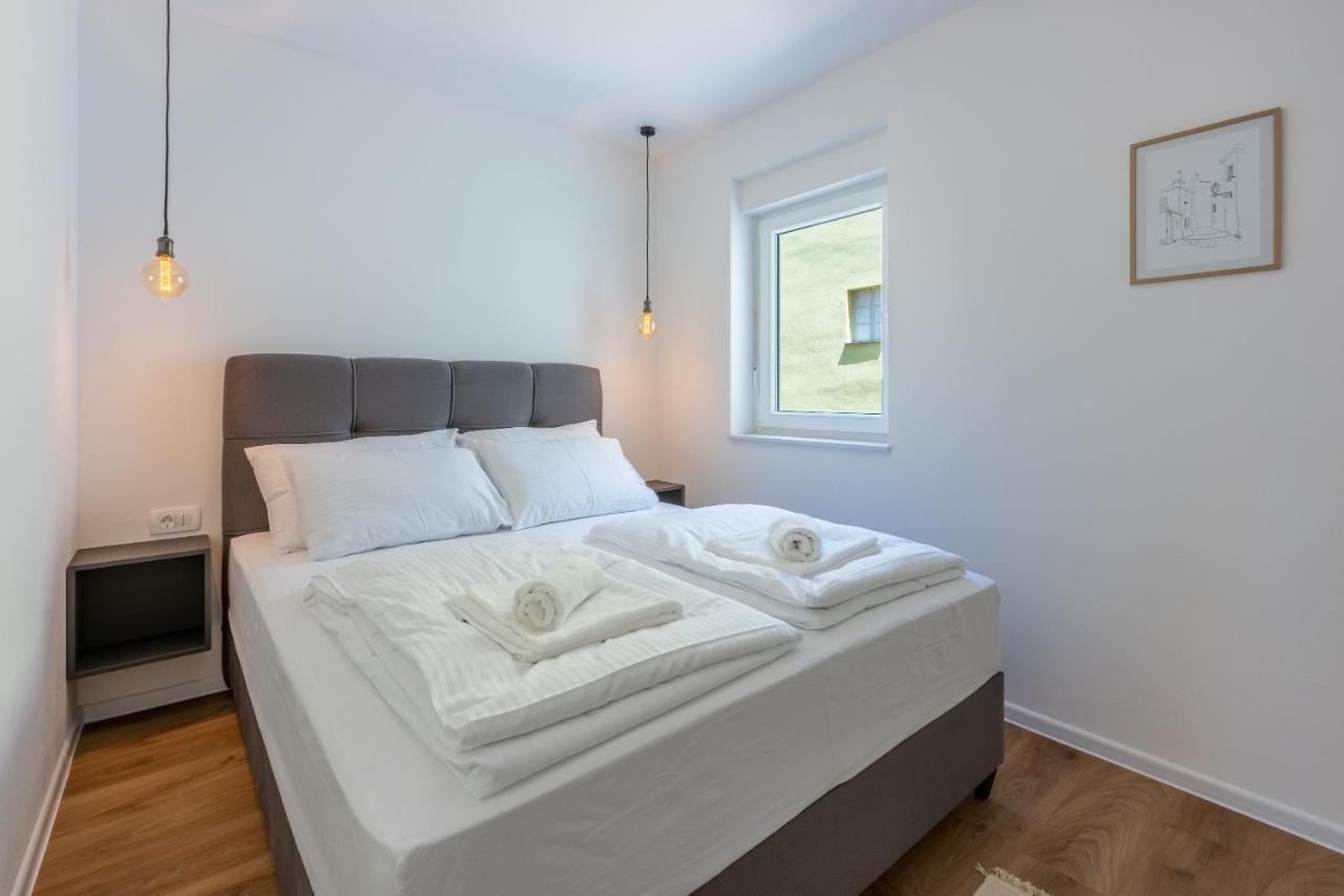 Luxury Apartments Lovorka 1 & 2**** Selce Esterno foto