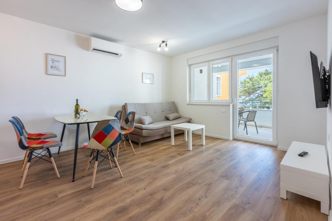 Luxury Apartments Lovorka 1 & 2**** Selce Esterno foto