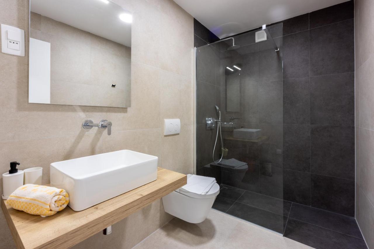 Luxury Apartments Lovorka 1 & 2**** Selce Esterno foto