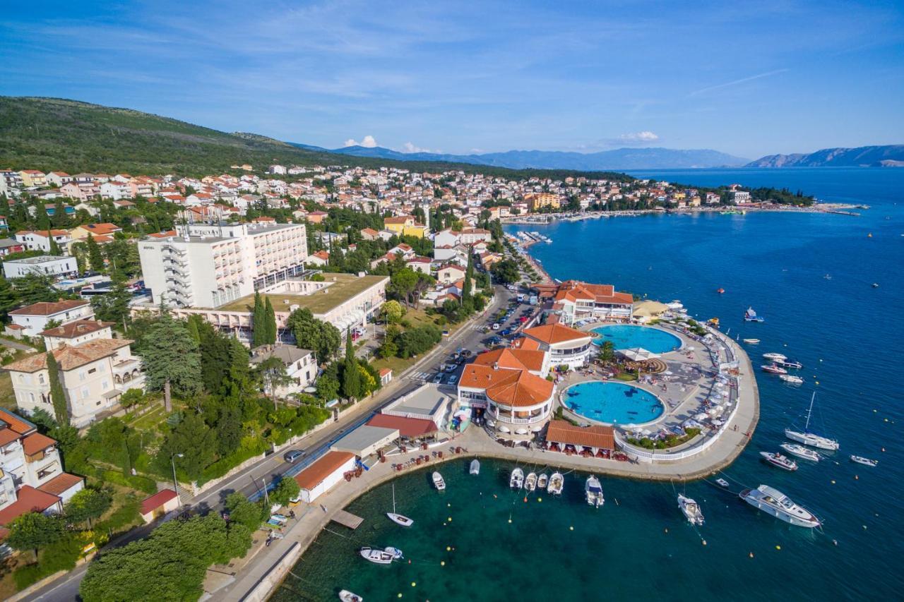 Luxury Apartments Lovorka 1 & 2**** Selce Esterno foto