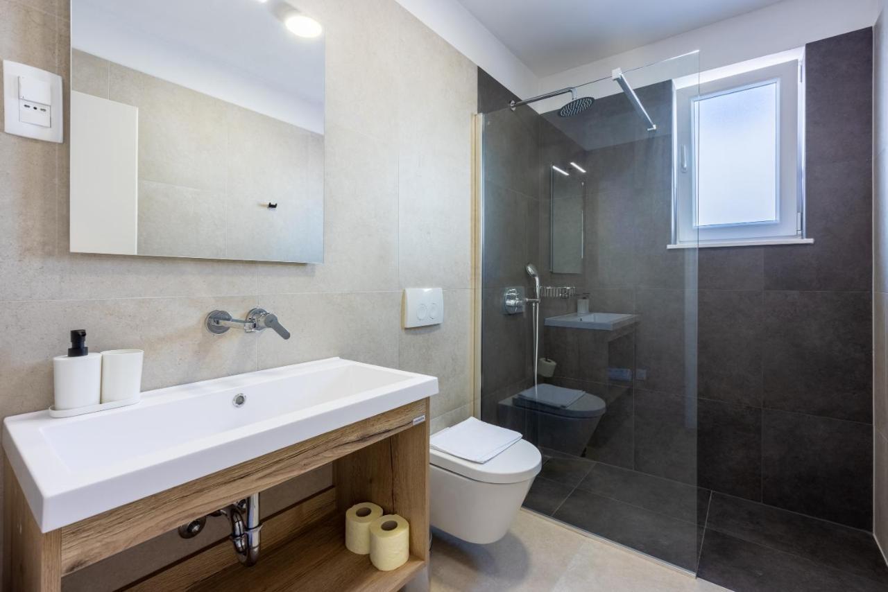 Luxury Apartments Lovorka 1 & 2**** Selce Esterno foto