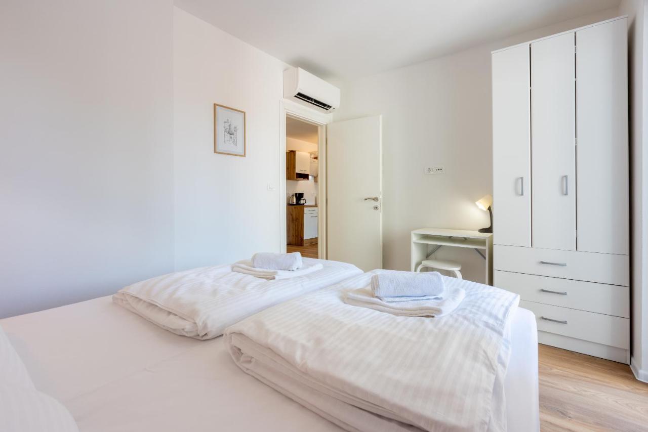 Luxury Apartments Lovorka 1 & 2**** Selce Esterno foto