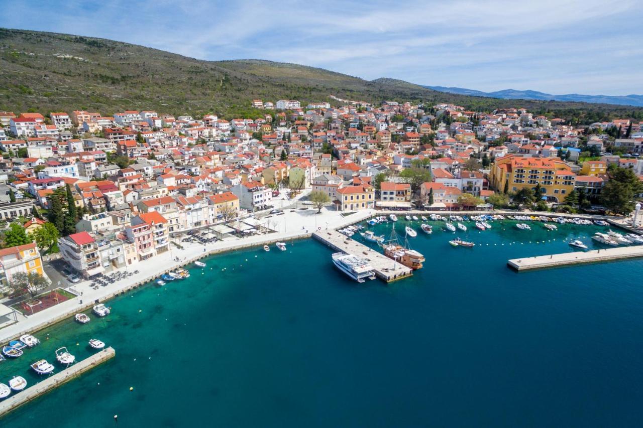 Luxury Apartments Lovorka 1 & 2**** Selce Esterno foto