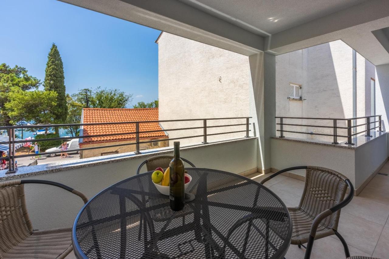 Luxury Apartments Lovorka 1 & 2**** Selce Esterno foto